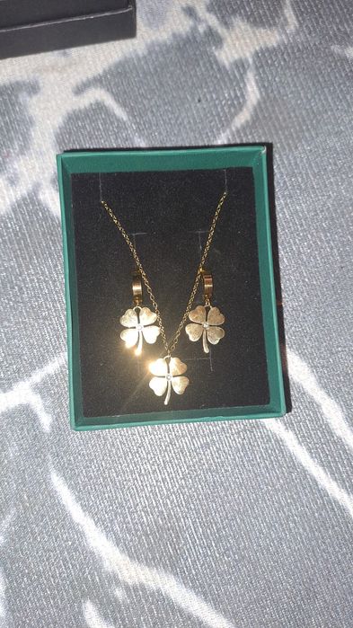 Всё по 5000 часы и бижутерие