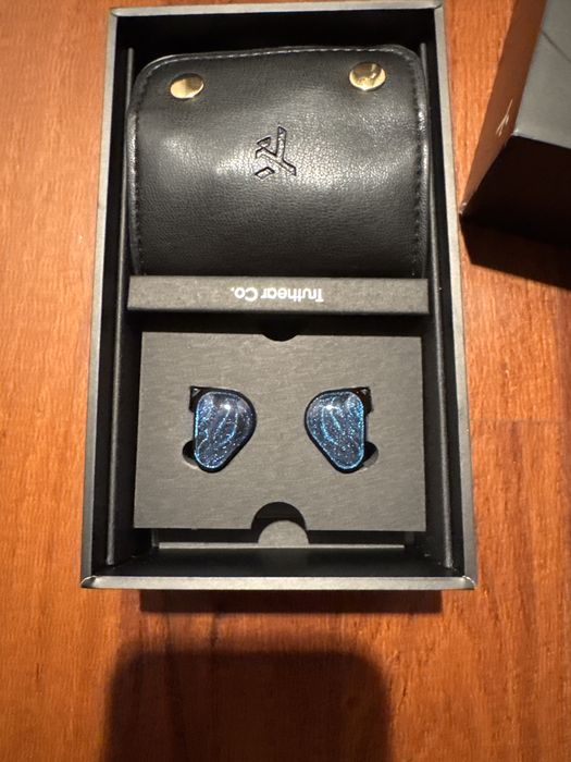 Наушники Truthear x Crinacle Zero Blue c отсоединяемым кабелем.