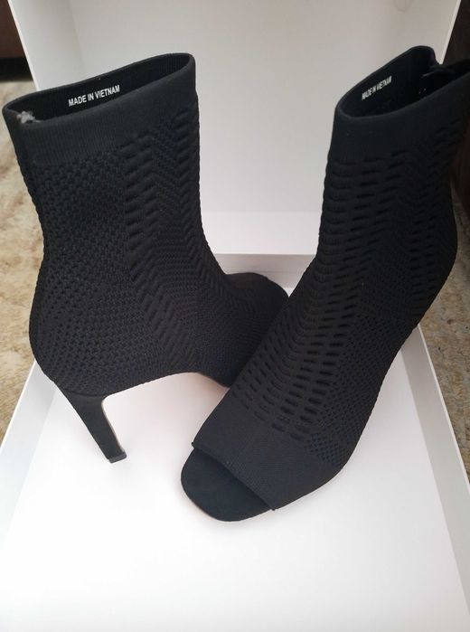 Eлегантни отворени обувки  на висок ток - KAREN MILLAN (39 номер)