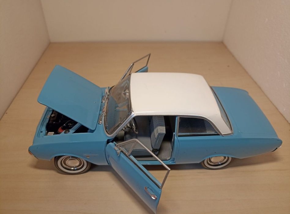 Ford taunus  1:18
Scara 1:18
Revell 

Pozele reflectă realitatea. Se
