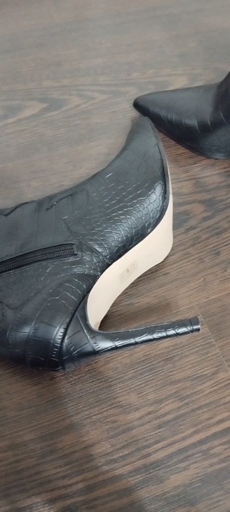 Ghete/botine Guess 36