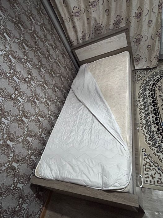 Продаю односпальную кровать с удобным матрасом.
Размер подходит как дл