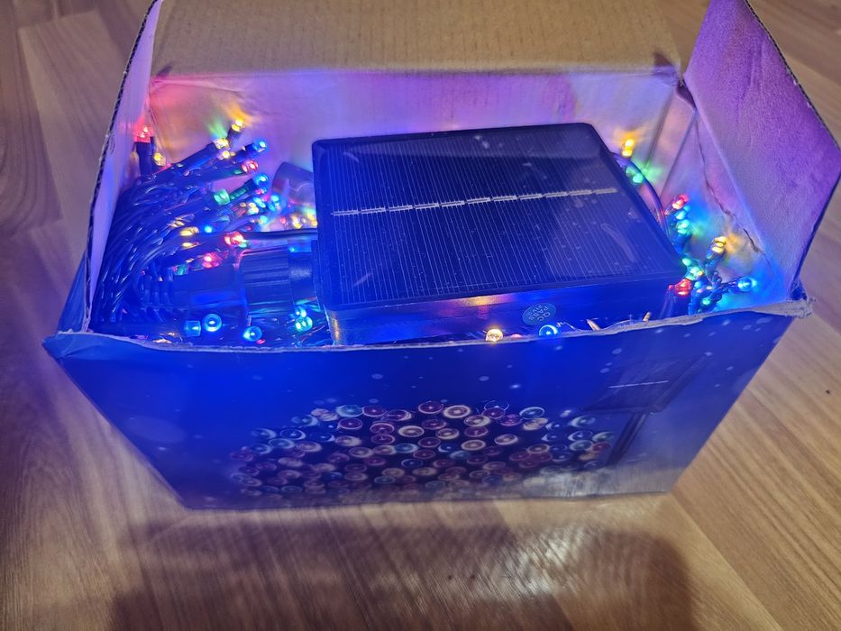 Vând Instalație Solară 50 Metri, 500 Led-uri, Multicolor, Telecomandă