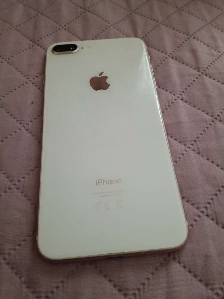 Vând iPhone 8 Plus