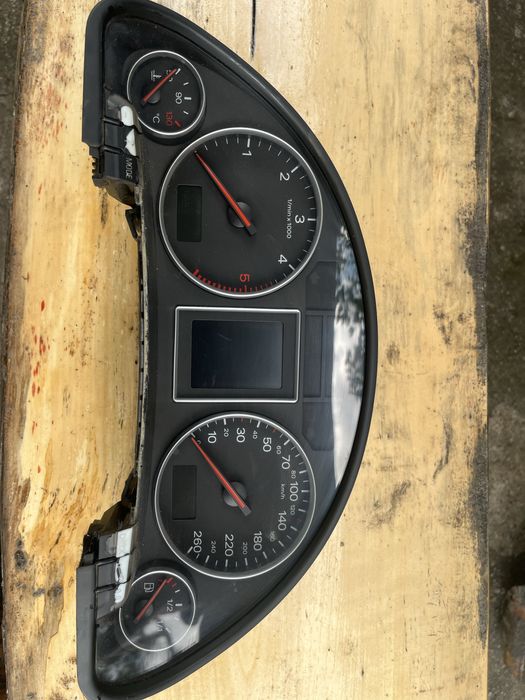 Ceasuri bord Audi A4 B6 – Originale, perfect funcționale