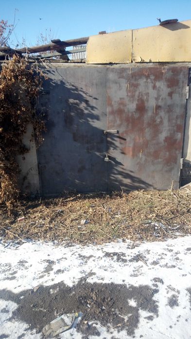 Продам ворота гаражные.