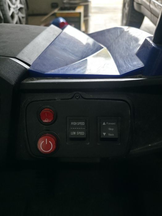 Mașinuță electrică 4×4