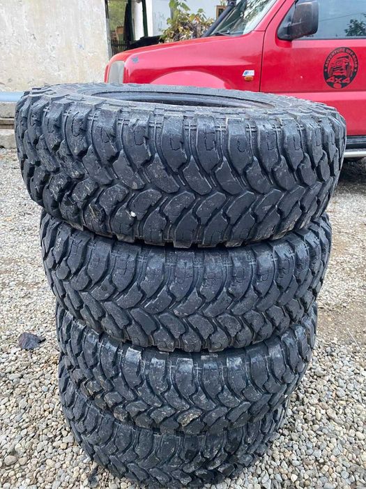 Vând cauciucuri Conforser off road  235/75/15