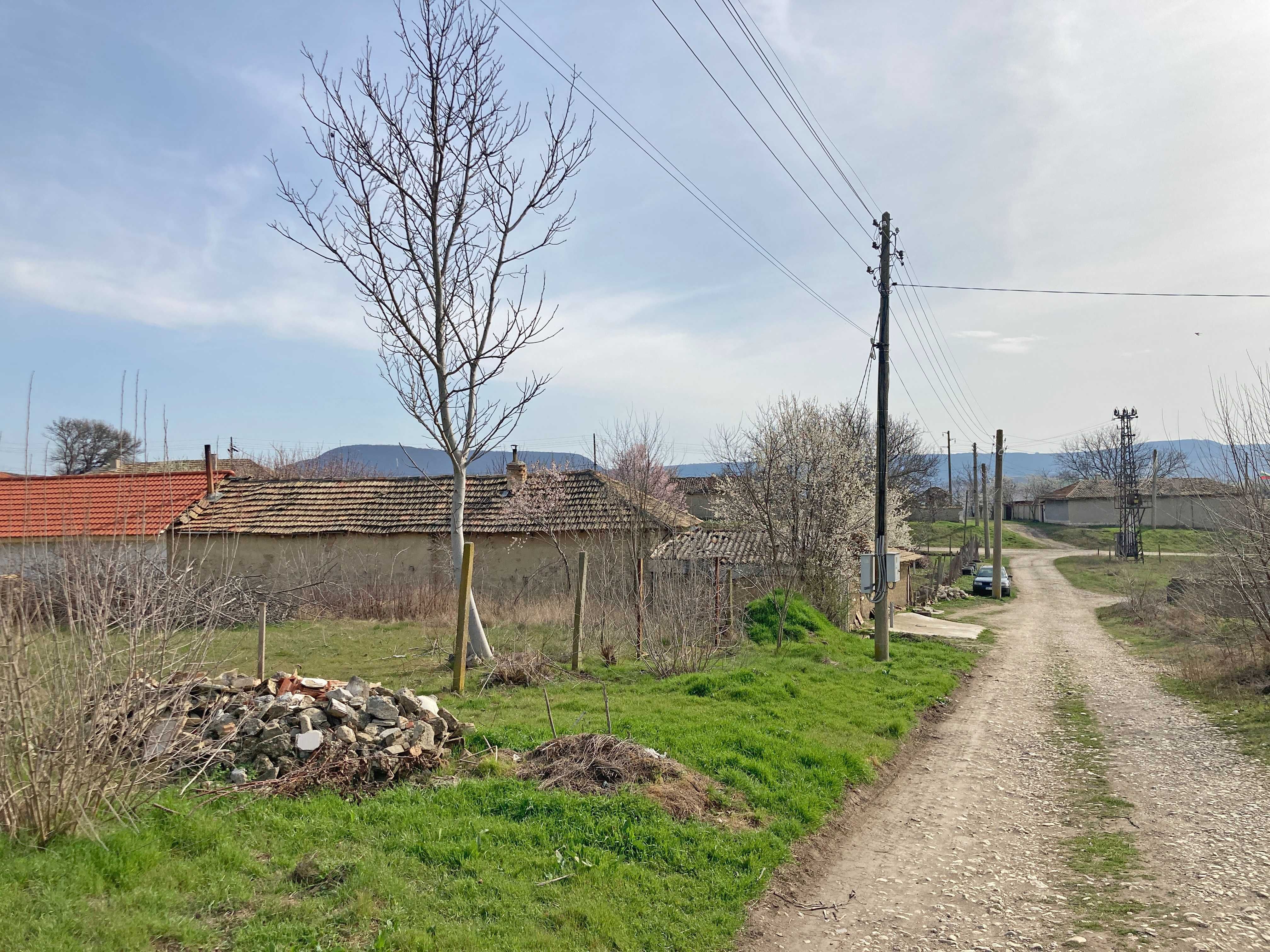 Продава парцел 1 дка в с. Енево (общ. Нови пазар, обл. Шумен). С вода!