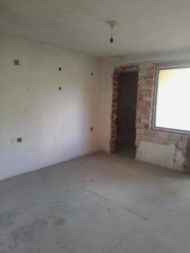Продава се Къща в с. Орешак, Област Ловеч - 800 кв.м за 285 €/кв.м - Снимка #7