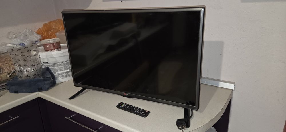 Телевизор LG в хорошем состояний