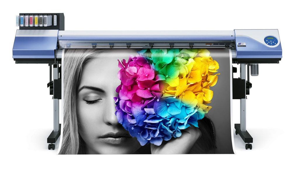 Дизайнер для рекламной компании. Графический дизайнер. Работа дизайнер