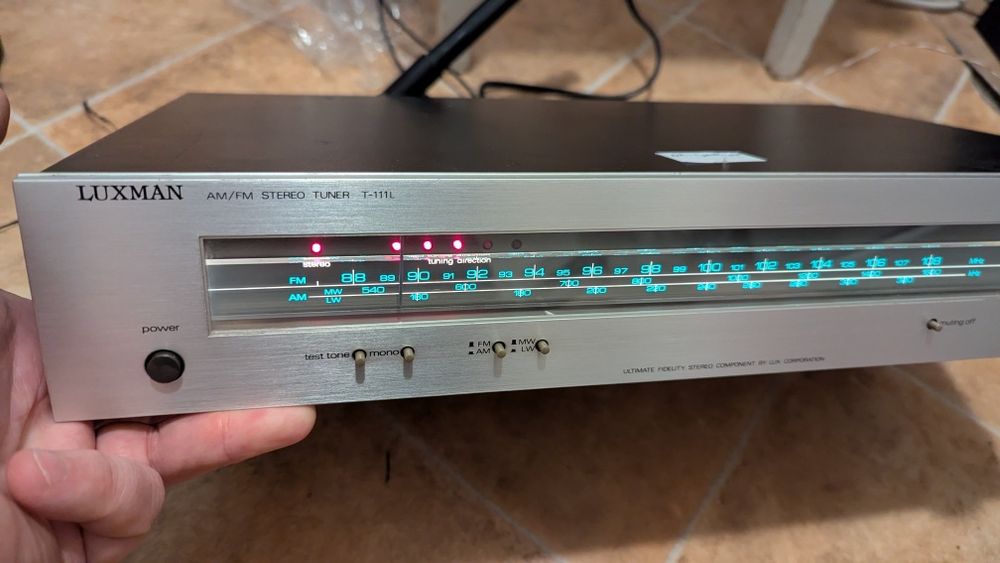 Luxman T-111L muzica