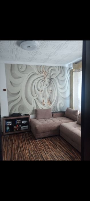 Vând urgent apartament 2 camere situat la etajul 4/4