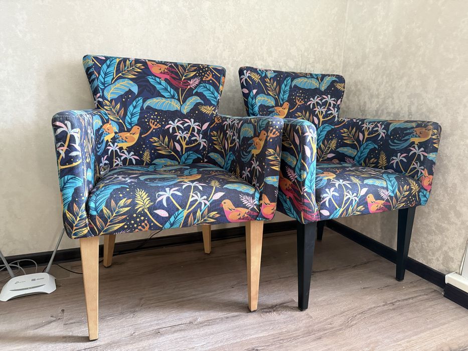 Продам яркие кресла