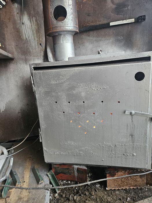Sobă  ulei ars  model  deosebit sau pot vinde  numai arzatorul