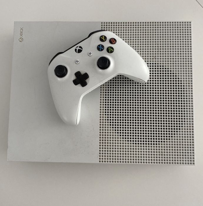 Xbox one s 500g merge foarte bine