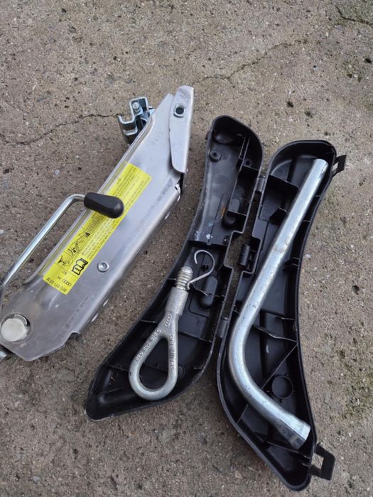 Крик и ключ за гуми за ауди