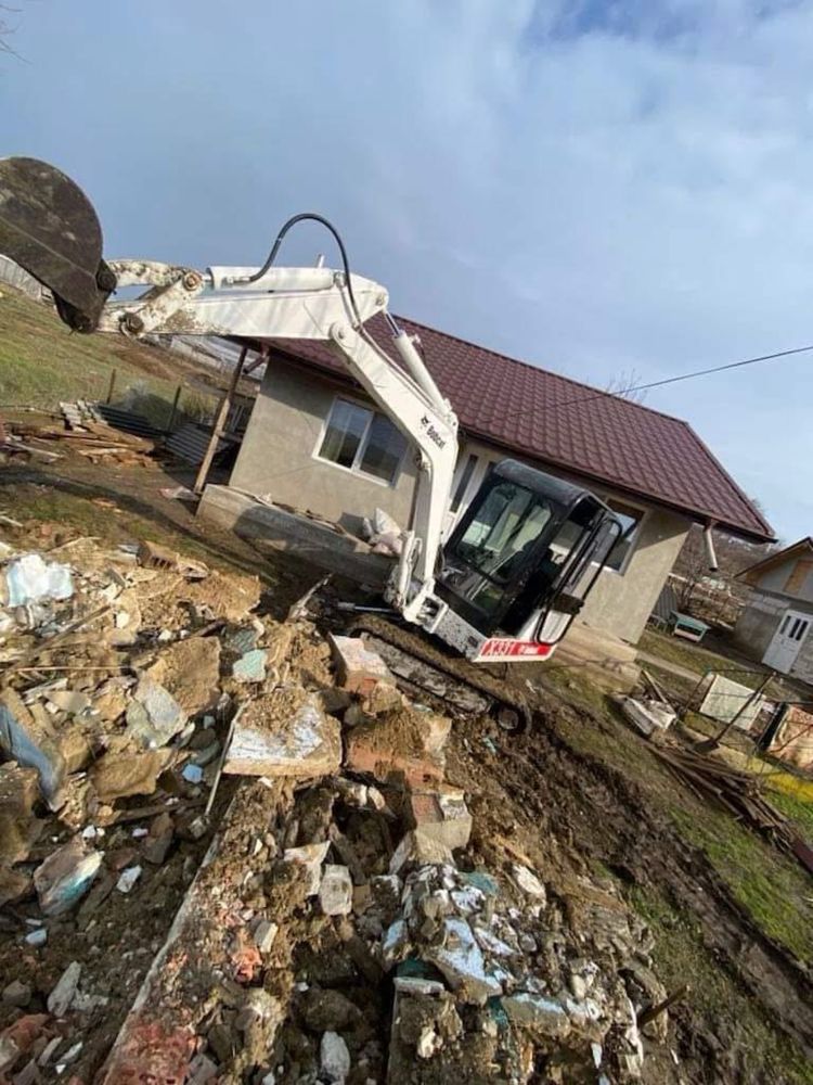 Buldo / Buldoexcavator Mini Excavator Bobcat de inchiriat