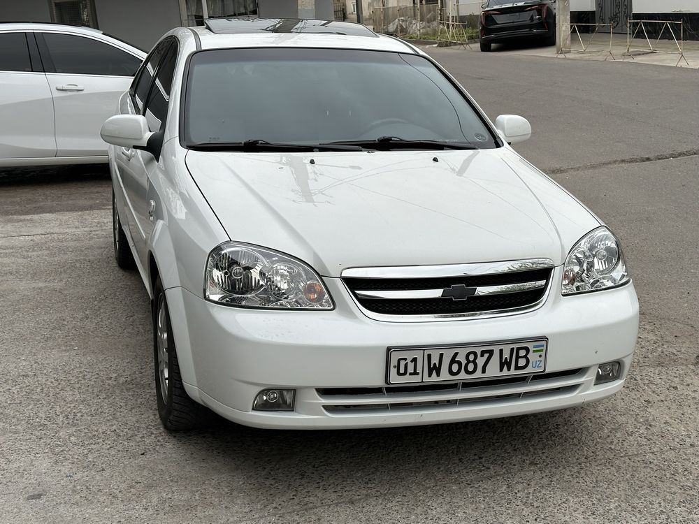 Lacetti 1.8 3 позиция. В хорошем состоянии