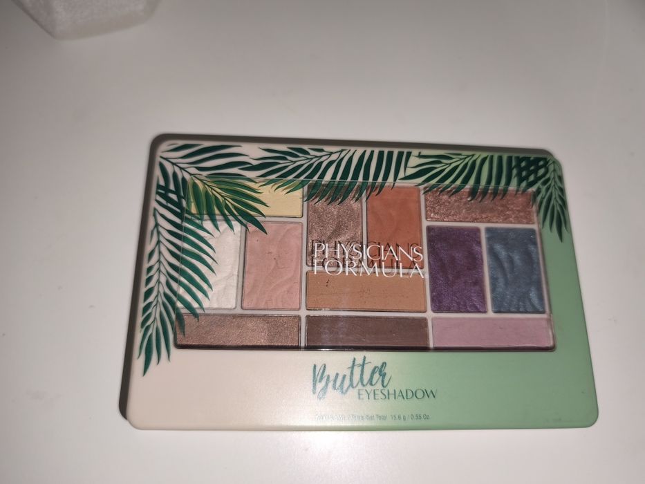 Фондьоте Huda beauty