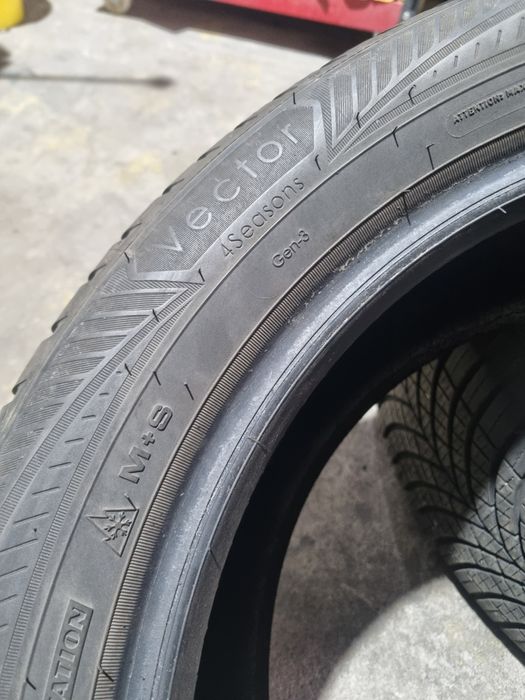 2 x Anvelope 215/55/R17 98w Goodyear Vector 4Seasons Gen-3 DOT 2022