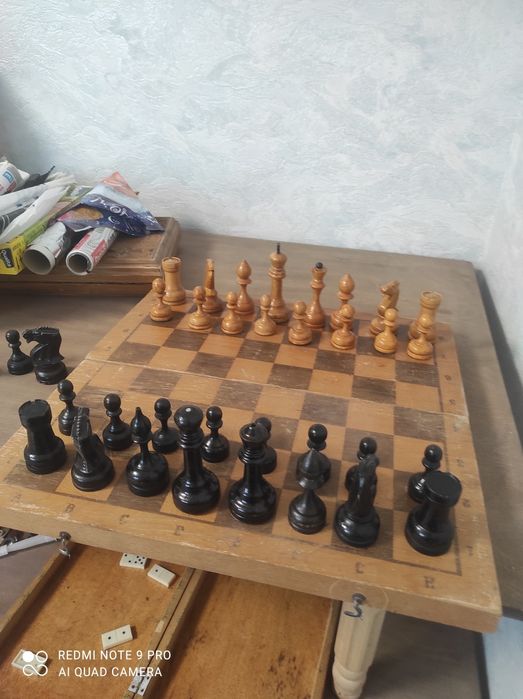 Шахматы. Фигурки деревянные.