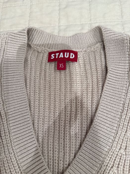 Дамски бежов пуловер