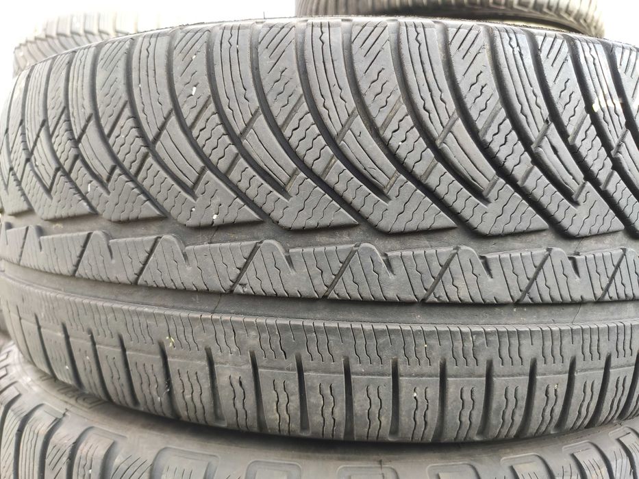 2бр Зимни гуми 225 45 18 - Michelin