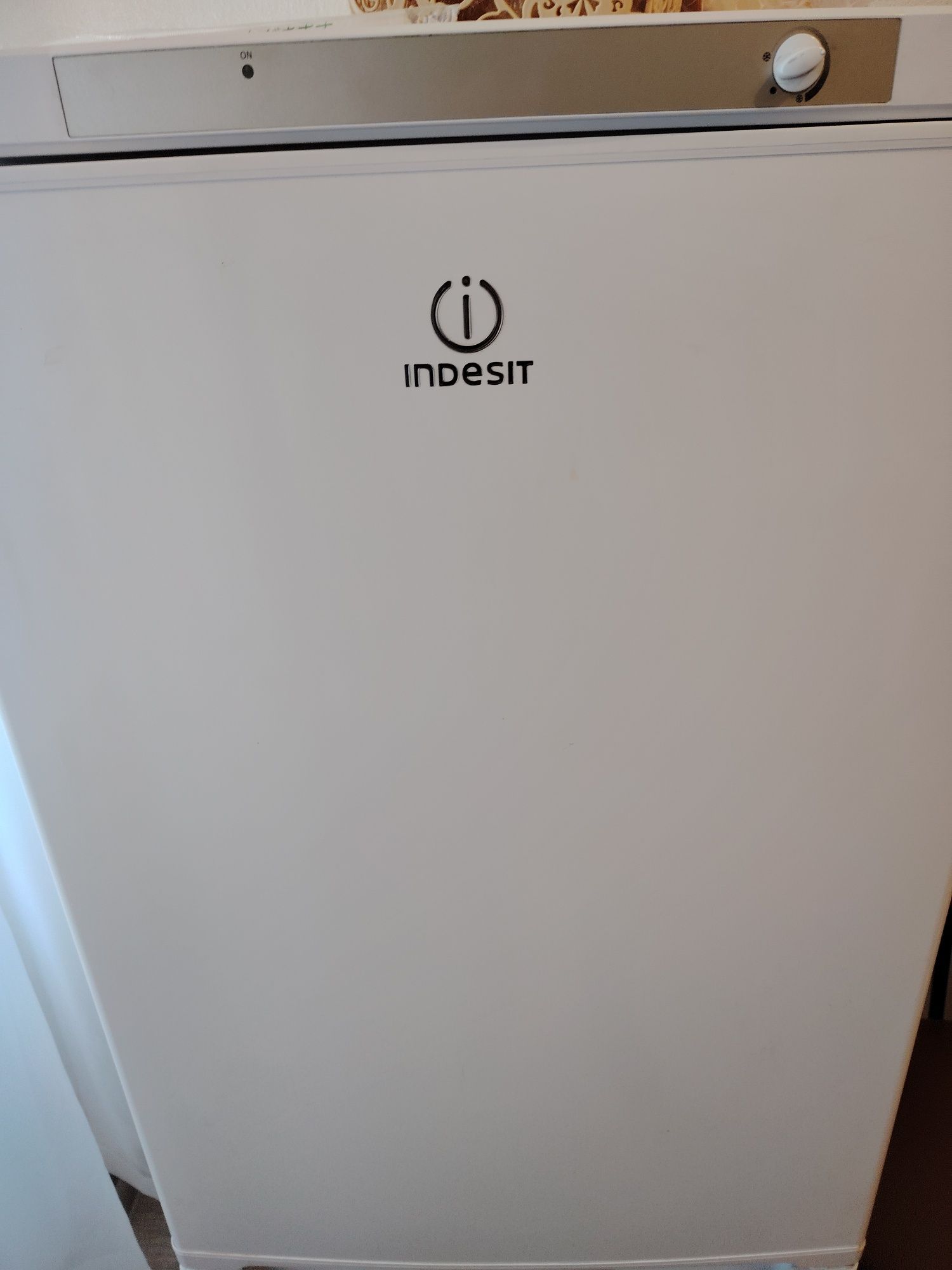 Продам Холодильник Indesit