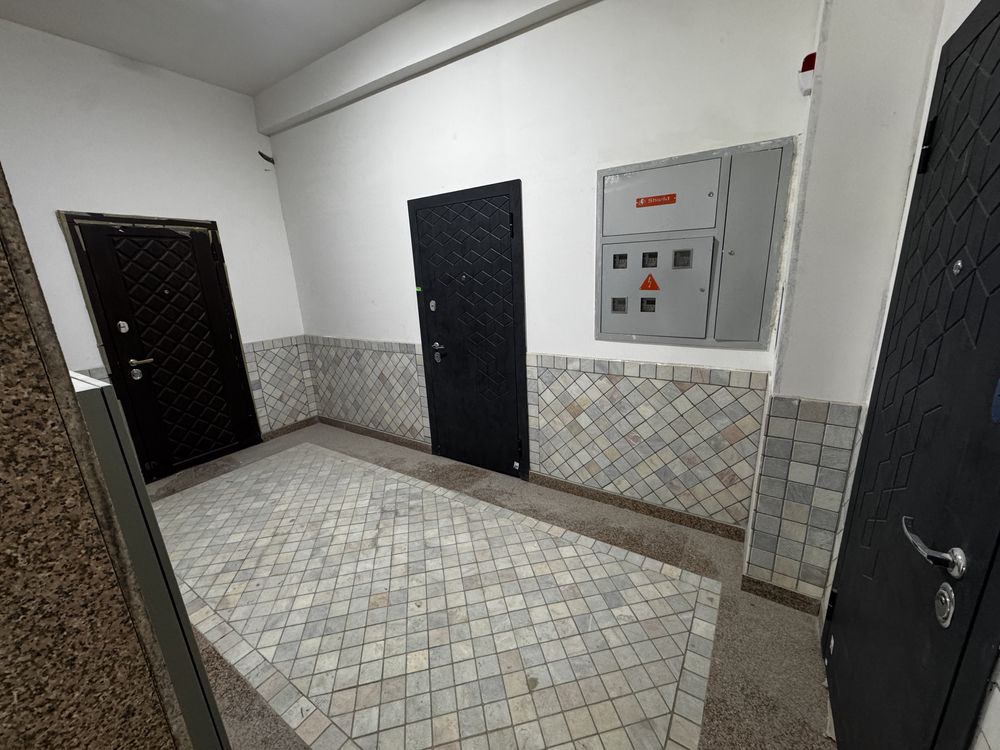 Продаётся целый этаж 3 квартиры, 67кв, 118кв, 120кв Ц-5 коробка