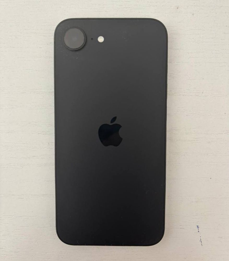 Iphone 16e почти новый