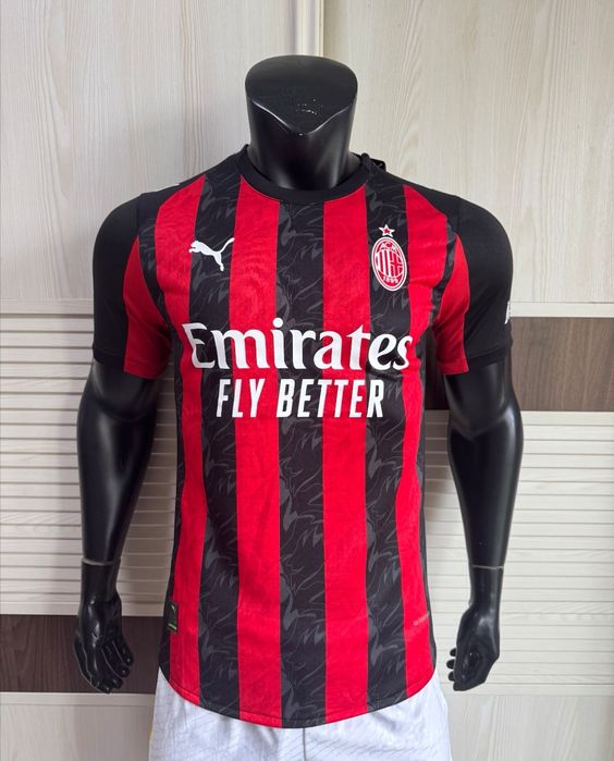 Tricouri de fotbal 2025