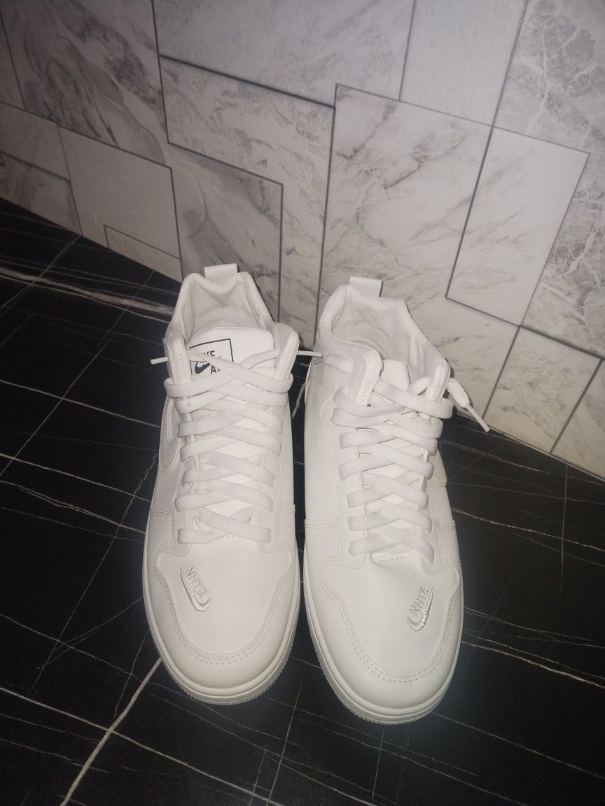 Nike krosovka yangi