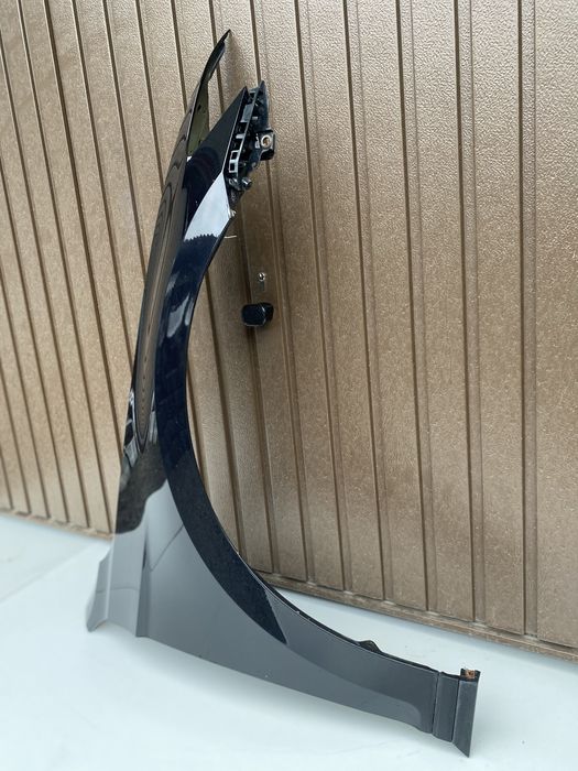 Aripa dr fata vw Passat B8 cod culoare LC9X cu suporti si bandou 2015+