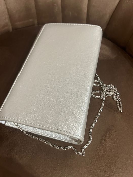 клъч сребърна чанта