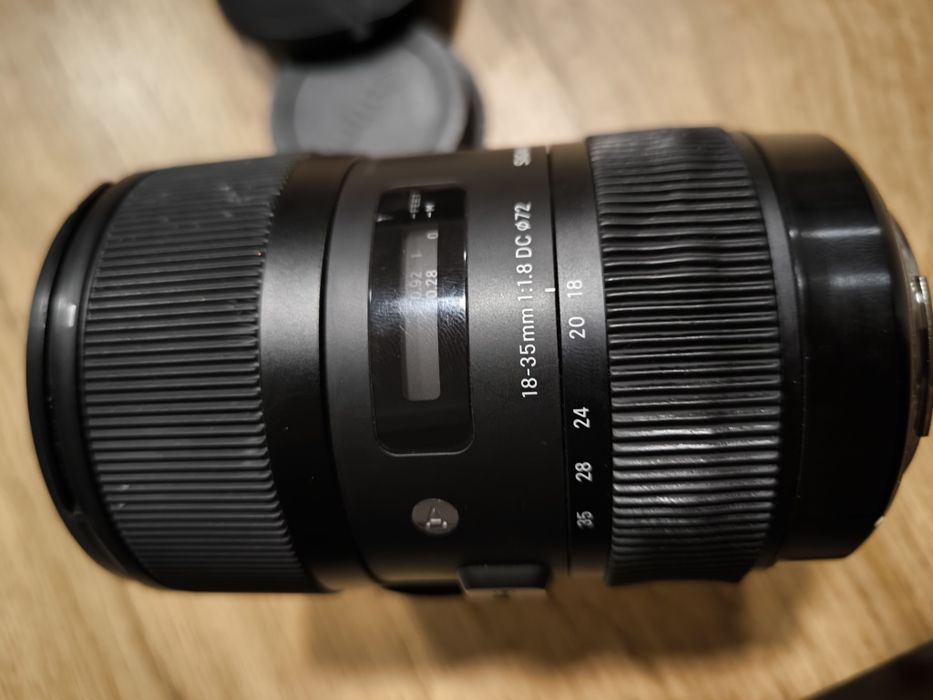 Sigma Art 18-35 F1.8 Și adaptor Sigma MC11