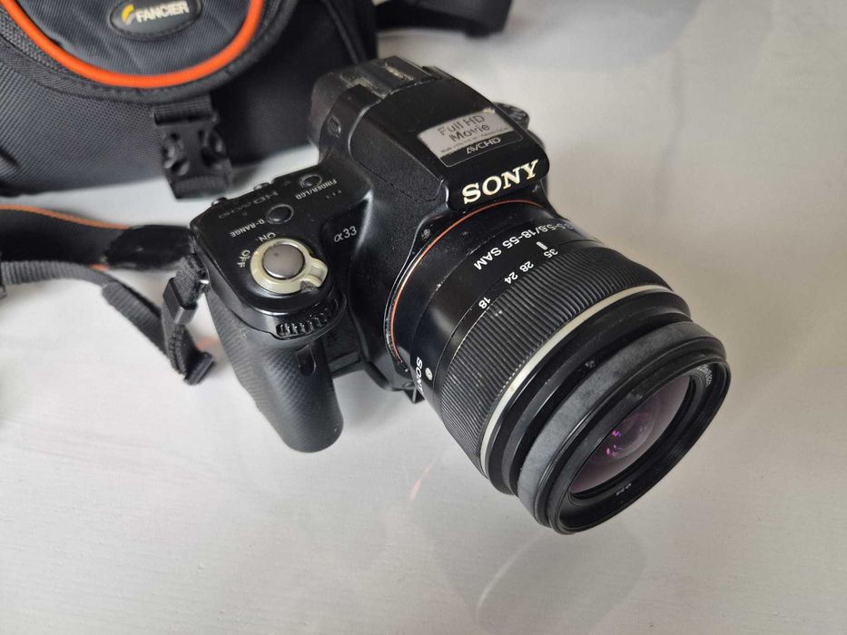 Vând DSLR Sony A 33 defect și obiective