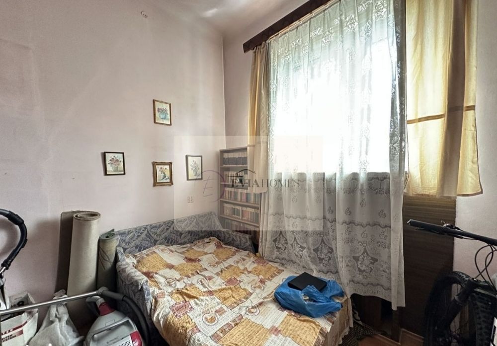 Vând apartament 3 camere central, cu grădină