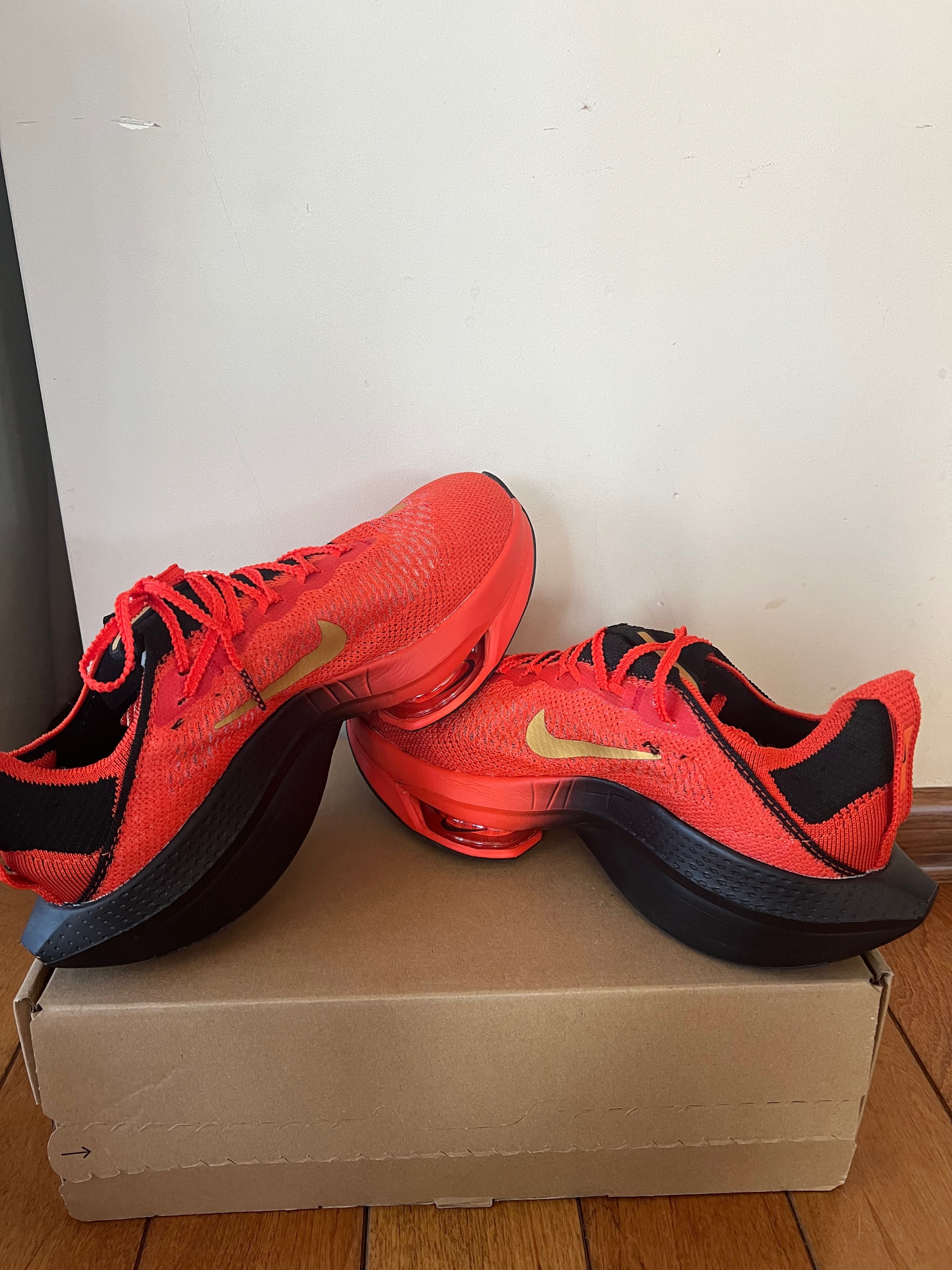 маратонки оранжеви на Nike