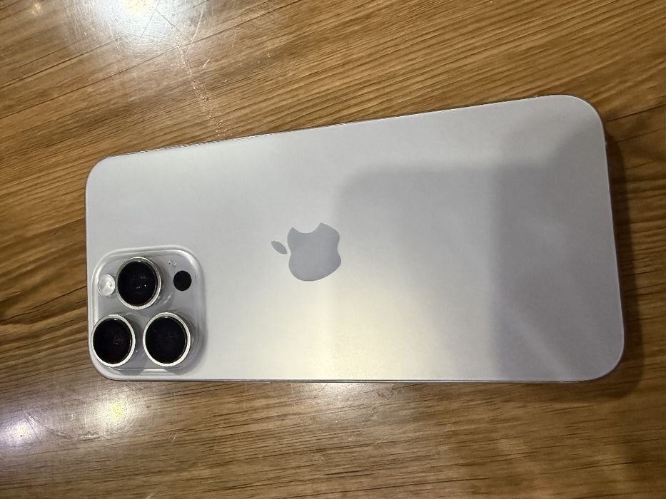 iPhone 15 pro max ideal holatda