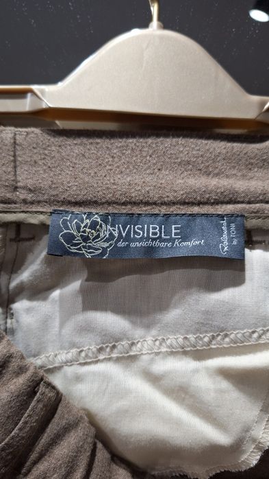 Vând pantalon damă, ușor conic, din stofă, mărimea 42-44