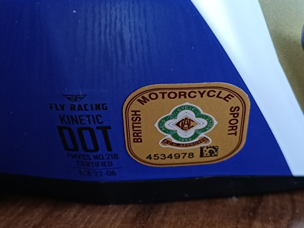 Мото шлем от бренда FLY racing