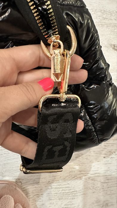 Нова дамска чанта Guess