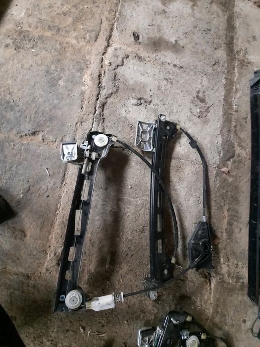 De vanzare usa pasat cc, macara si motorașele