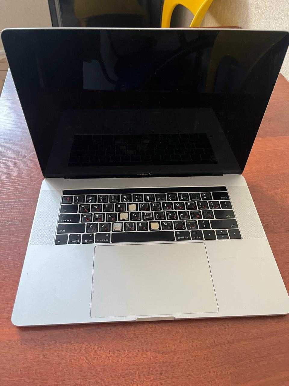 MacBook Pro 15 дюймов (Mid 2017)