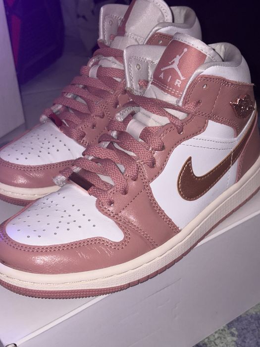Air Jordan 1 Mid SE WMNS