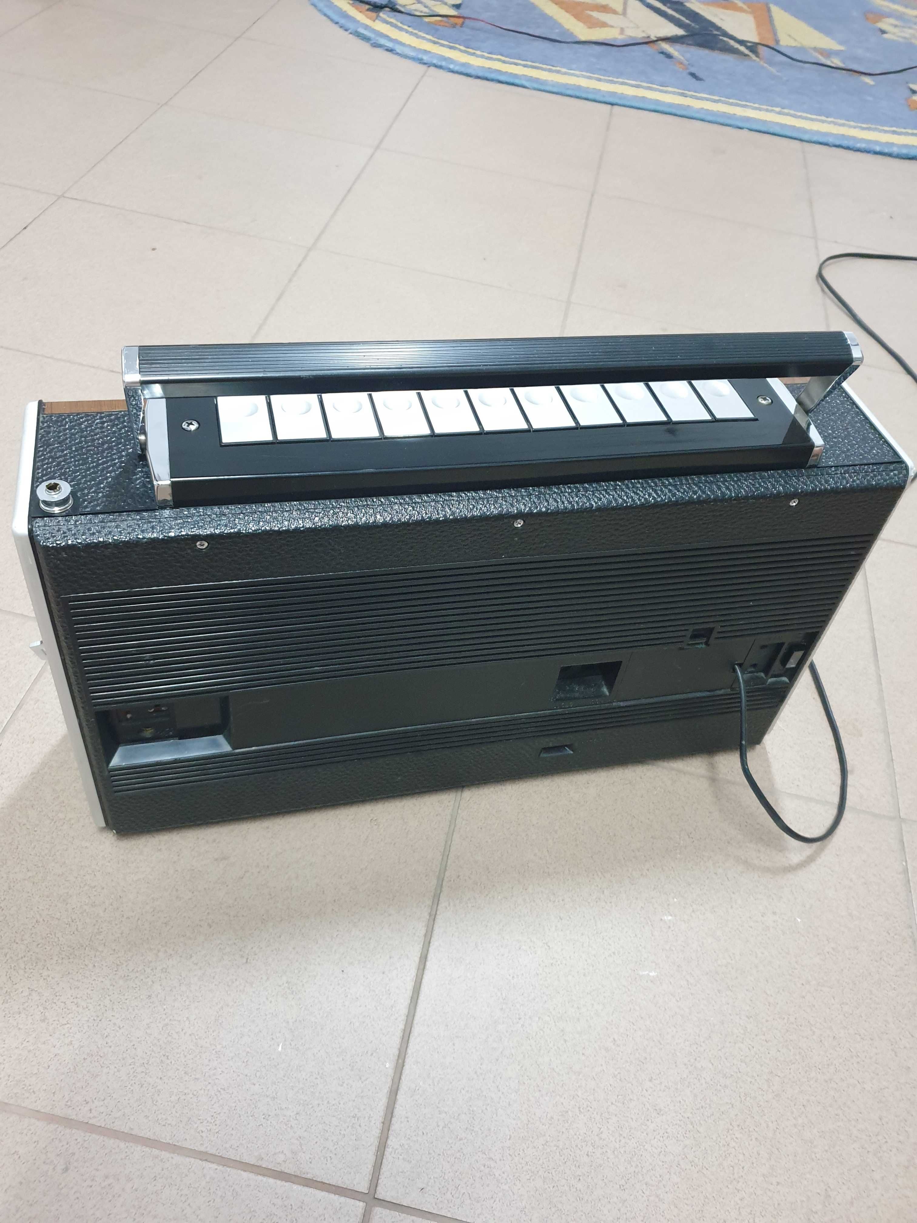 Grundig Satellit 2000 Professional radio