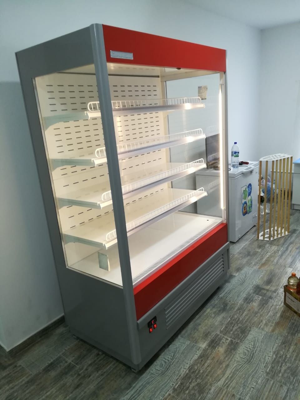 Витринный холодильники в наличии