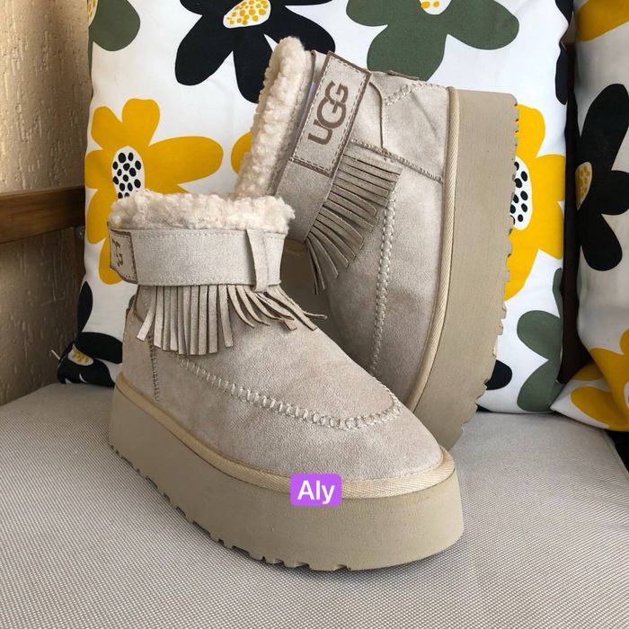 Ghete ugg gri de iarna